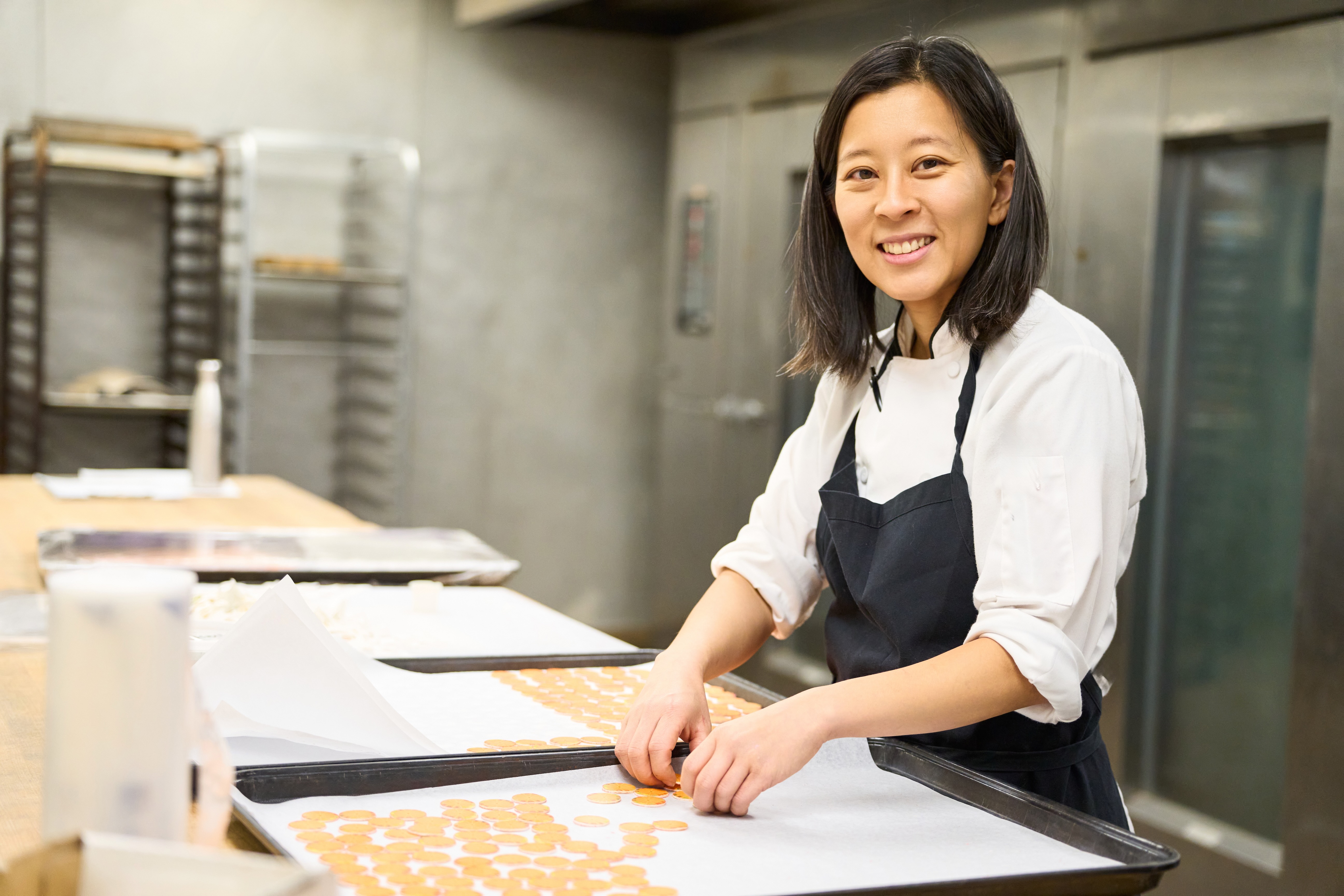 a person in a black apron