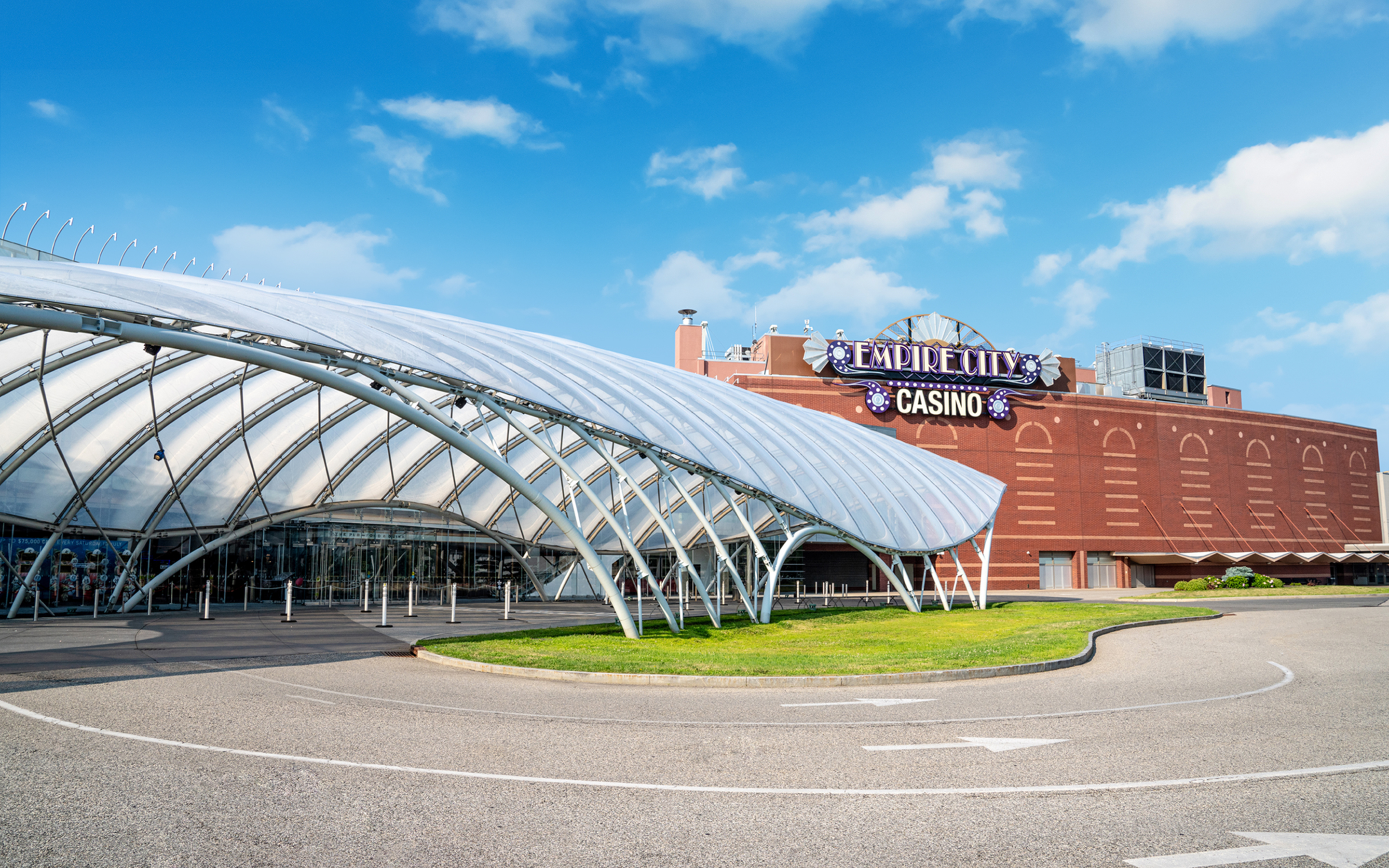 a building with a curved roof